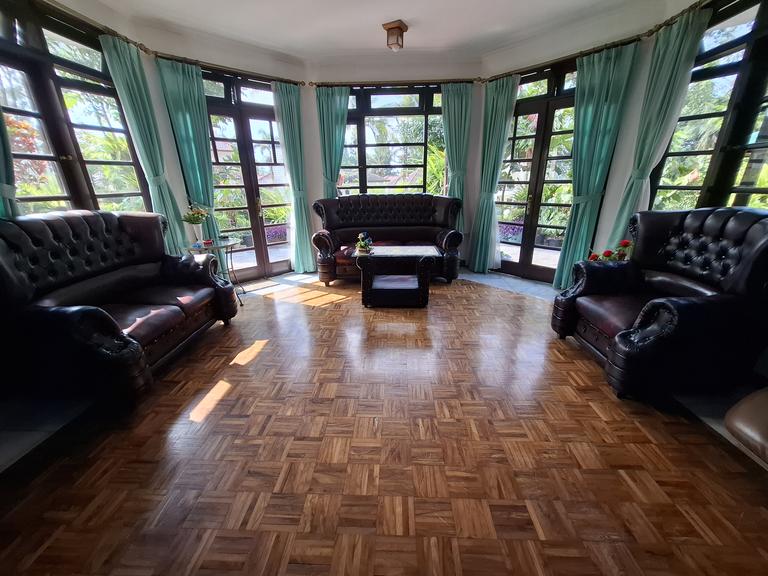 Ruang Keluarga Villa Green Fresh
